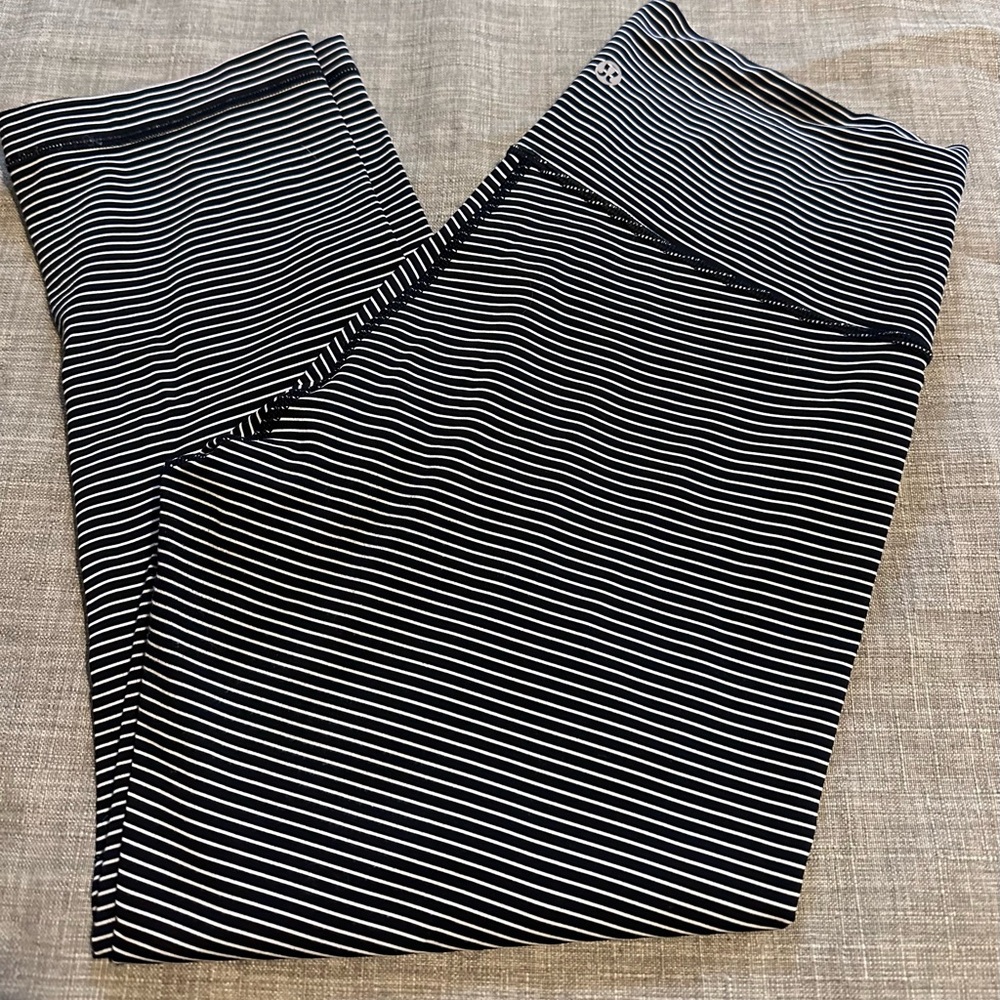 High rise lululemon aligns crop 21”